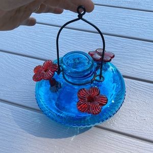 Par•a•sol hummingbird feeder